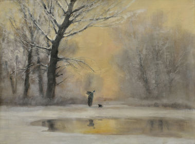 Žena pri zimnom jazierku