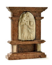 Mramorový oltár s madonou