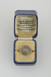 Prsteň v tvare kruhu s diamantmi (Rusko)