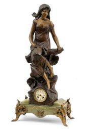 Krbové hodiny s figurálnym motívom sediacej ženy