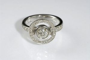 Dámsky prsteň s diamantom