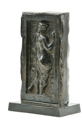 Obojstranný reliéf so ženskou postavou
