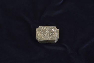 STRIEBORNÁ BONBONIÉRA S IMPERIÁLNOU ORLICOU