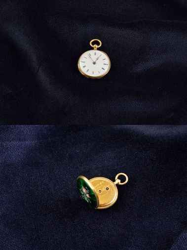 MALÉ ZLATÉ PRÍVESKOVÉ HODINKY