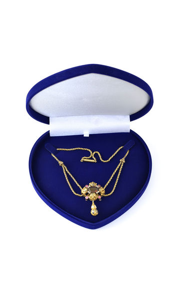 BIEDERMEIER NÁHRDELNÍK