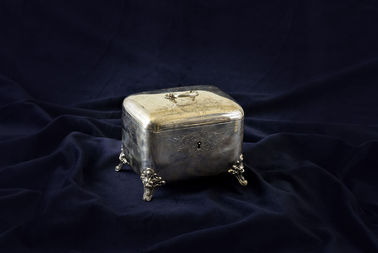 STRIEBORNÁ CUKORNIČKA