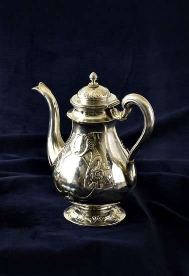 STRIEBORNÁ KONVIČKA