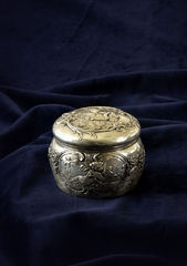 STRIEBORNÁ DÓZIČKA