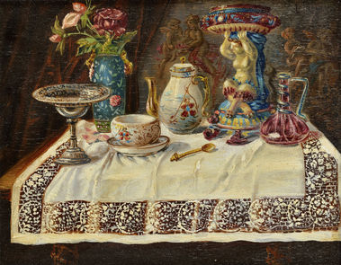 Zátišie so starožitným porcelánom