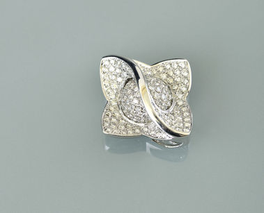 Prívesok v tvare štvorcípej hviezdy