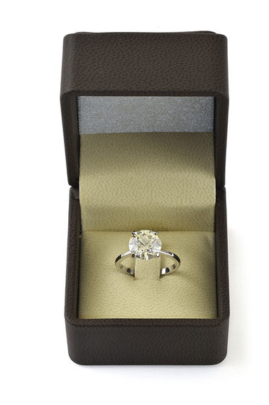 BRILIANTOVÝ PRSTEŇ