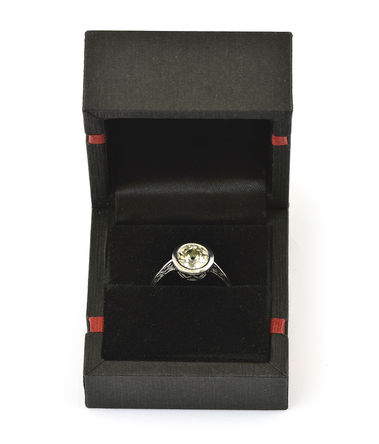 BRILIANTOVÝ PRSTEŇ