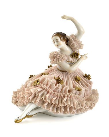 TANEČNICA V ČIPKOVANEJ SUKNIČKE