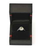 BRILIANTOVÝ PRSTEŇ