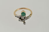 Secesný prsteň so smaragdom a diamantmi
