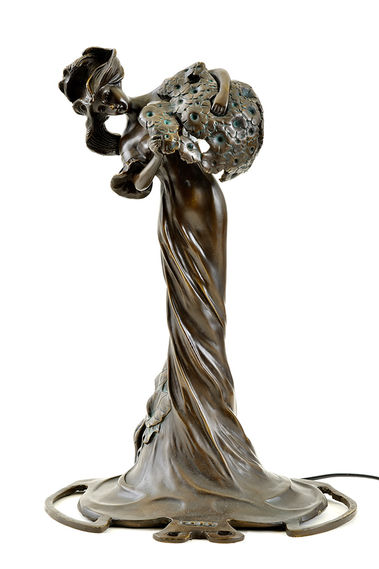 Bronzová figurálna lampa