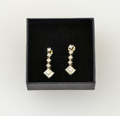 Zlaté náušnice s diamantmi