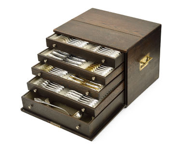 Strieborný príbor pre 18 osôb v drevenej skrinke