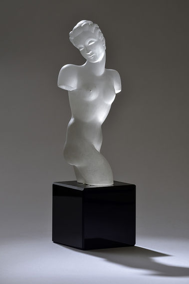 Sklenené ženské torzo