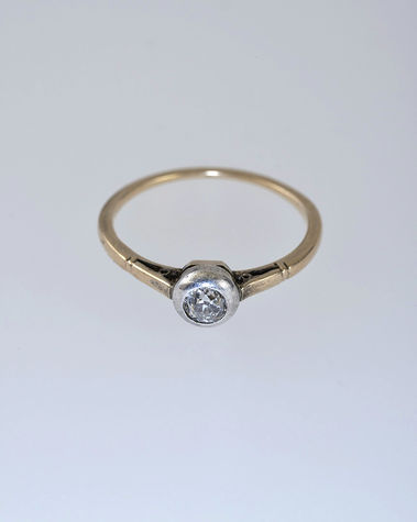 Zlatý prsteň s diamantom