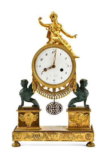 Empírové hodiny so sfingami