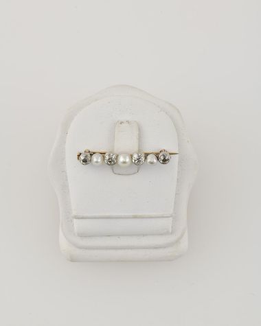 Diamantová brošňa s perlami