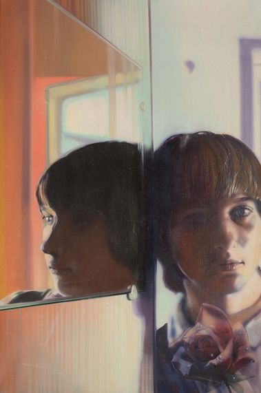 Mladá žena s ružou