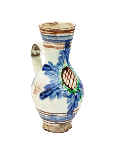 Slovenský džbánik so vzorom hnedej mriežky v modrom kvete (ľudová práca)