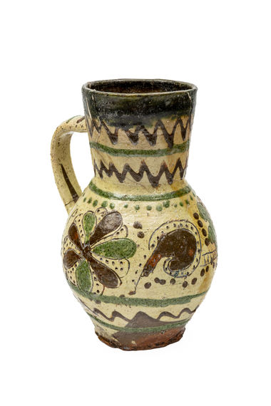 Džbánik s maľbou v zemitých farbách (ľudová práca)