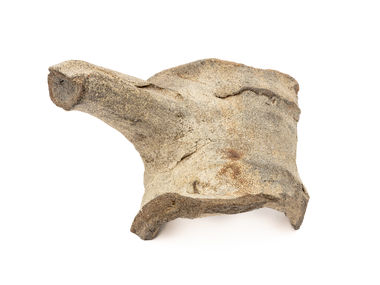 Fragment pravekej hlinenej nádoby z Myslivy pri Košiciach