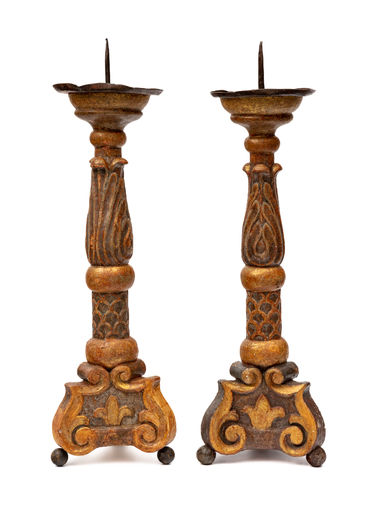 Pár oltárnych svietnikov