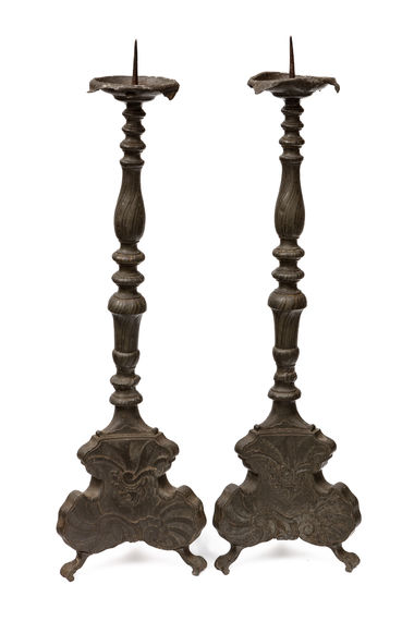 Pár oltárnych cínových svietnikov