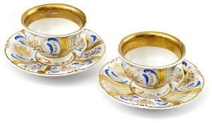 Dva kusy porcelánových šálok s podšálkami