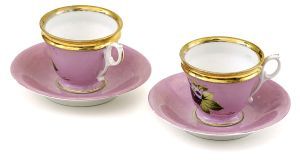Dva kusy porcelánových šálok s podšálkami