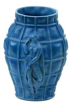 Váza s reliéfnym motívom ženského aktu