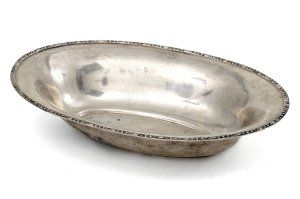 Strieborná oválna miska na ovocie