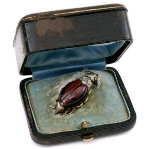 Zlatá brošna v tvare chrústa