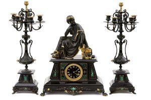 Krbové hodiny so svietnikmi