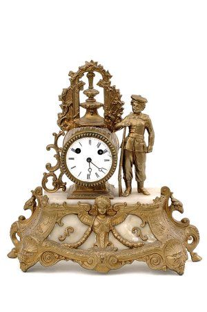 Krbové hodiny s figurálnym motívom vojaka