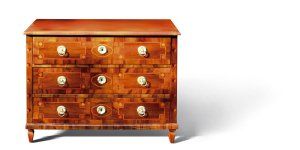 Klasicistická trojzásuvková komoda