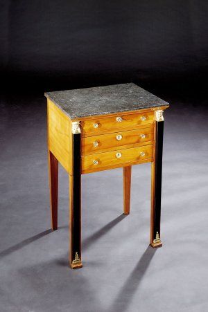 Komodka s písacou zásuvkou