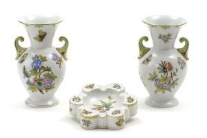 Pár váz s popolníkom