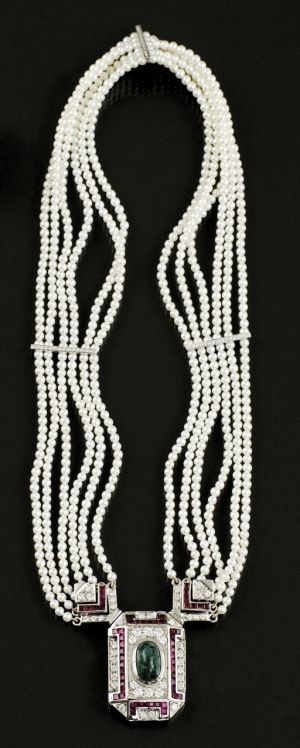 Perlový náhrdelník so smaragdom