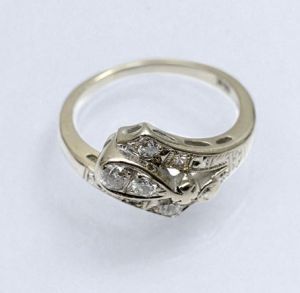 Dámsky briliantový prsteň v tvare slzy