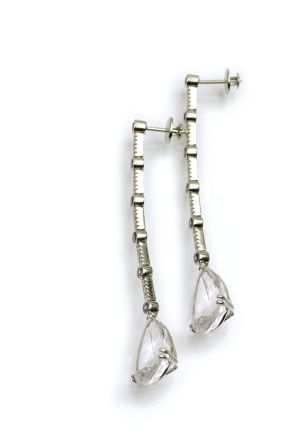 Visiace náušnice značky Schullin