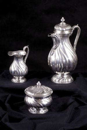 Strieborná trojdielna kávová súprava v barokovom štýle