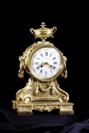 Krbové hodiny v klasicistickom štýle