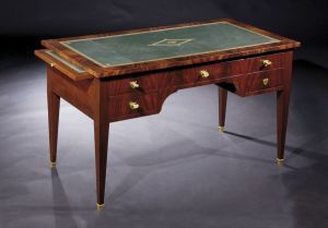 Písací stôl v klasicistickom štýle