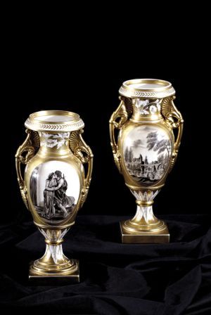 Pár amforových váz v empírovom štýle