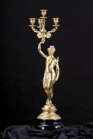 Štvorramenný svietnik v klasicistickom štýle